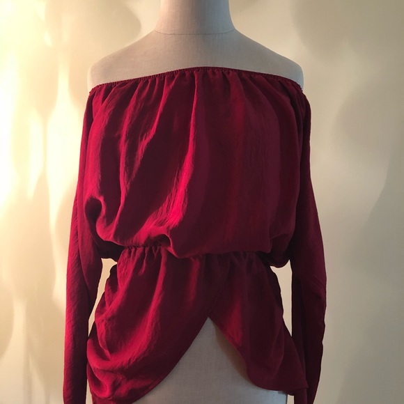 Ruby Off the Shoulder top by Sabo Skirt - Picture 2 of 3